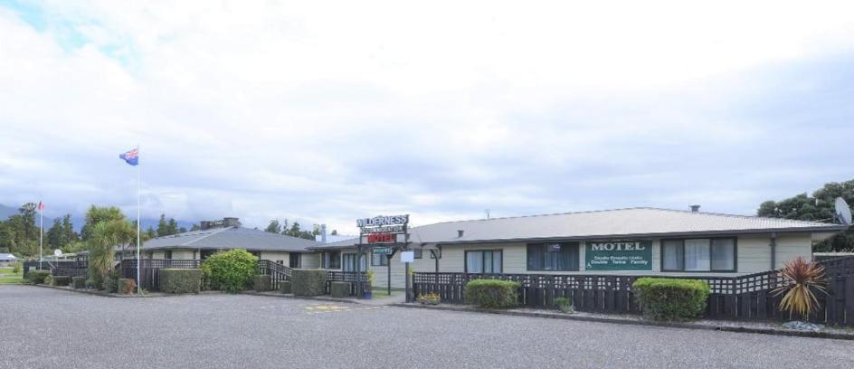 Wilderness Motel Accommodation ฮาสต์ ภายนอก รูปภาพ