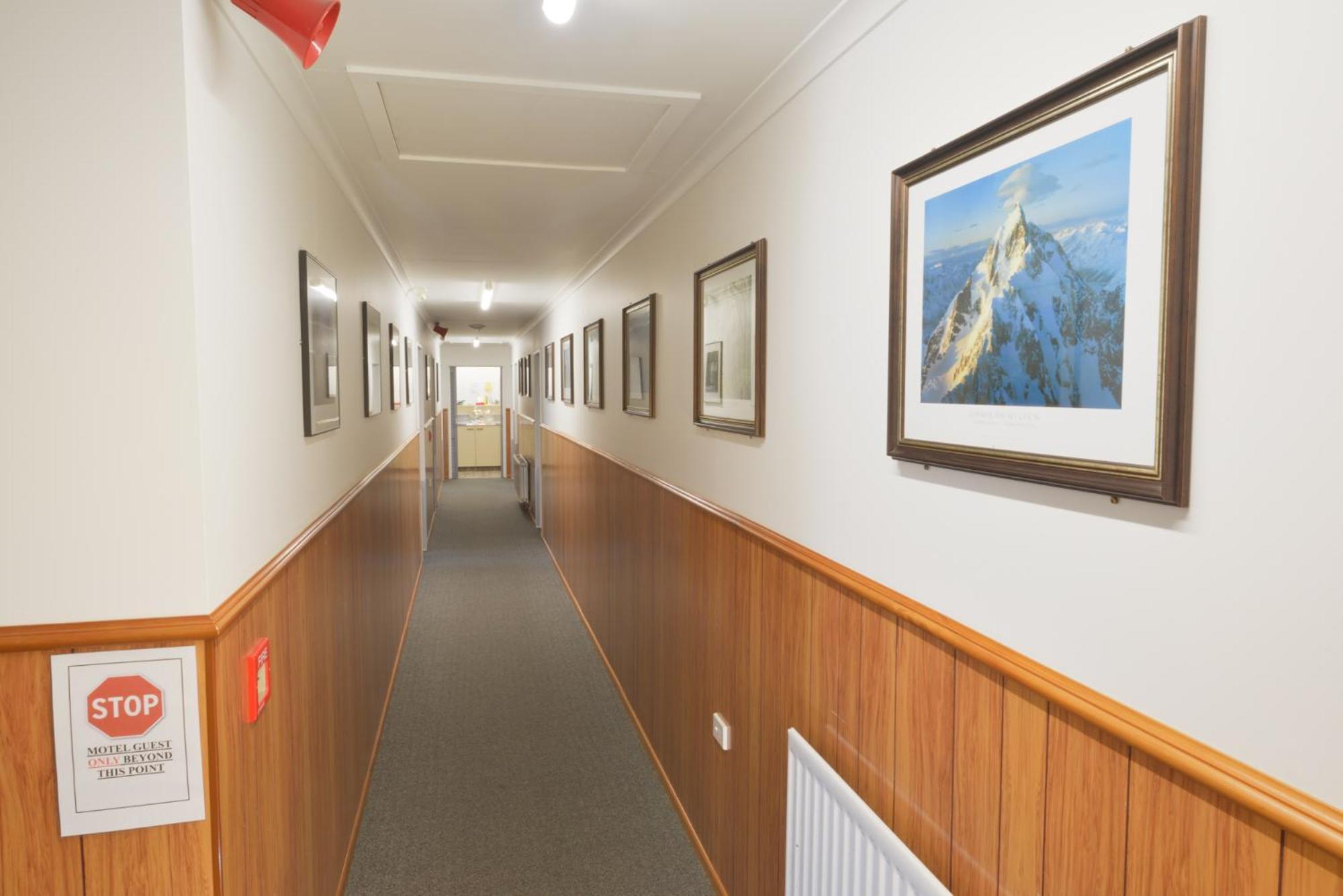 Wilderness Motel Accommodation ฮาสต์ ภายนอก รูปภาพ